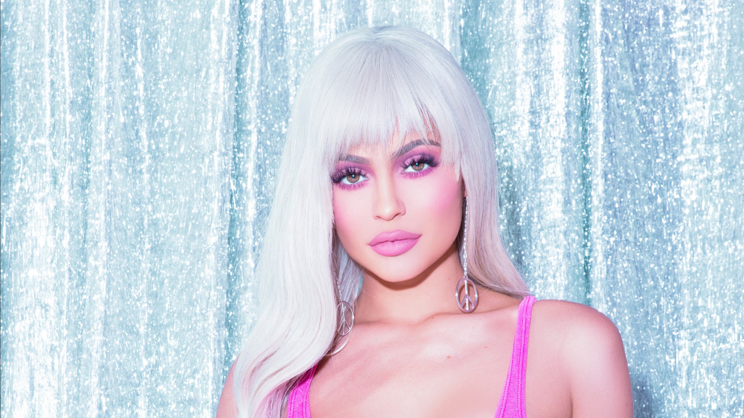 Hazel Eyes Kylie Jenner Lipstick Model White Hair Woman 2560x1440