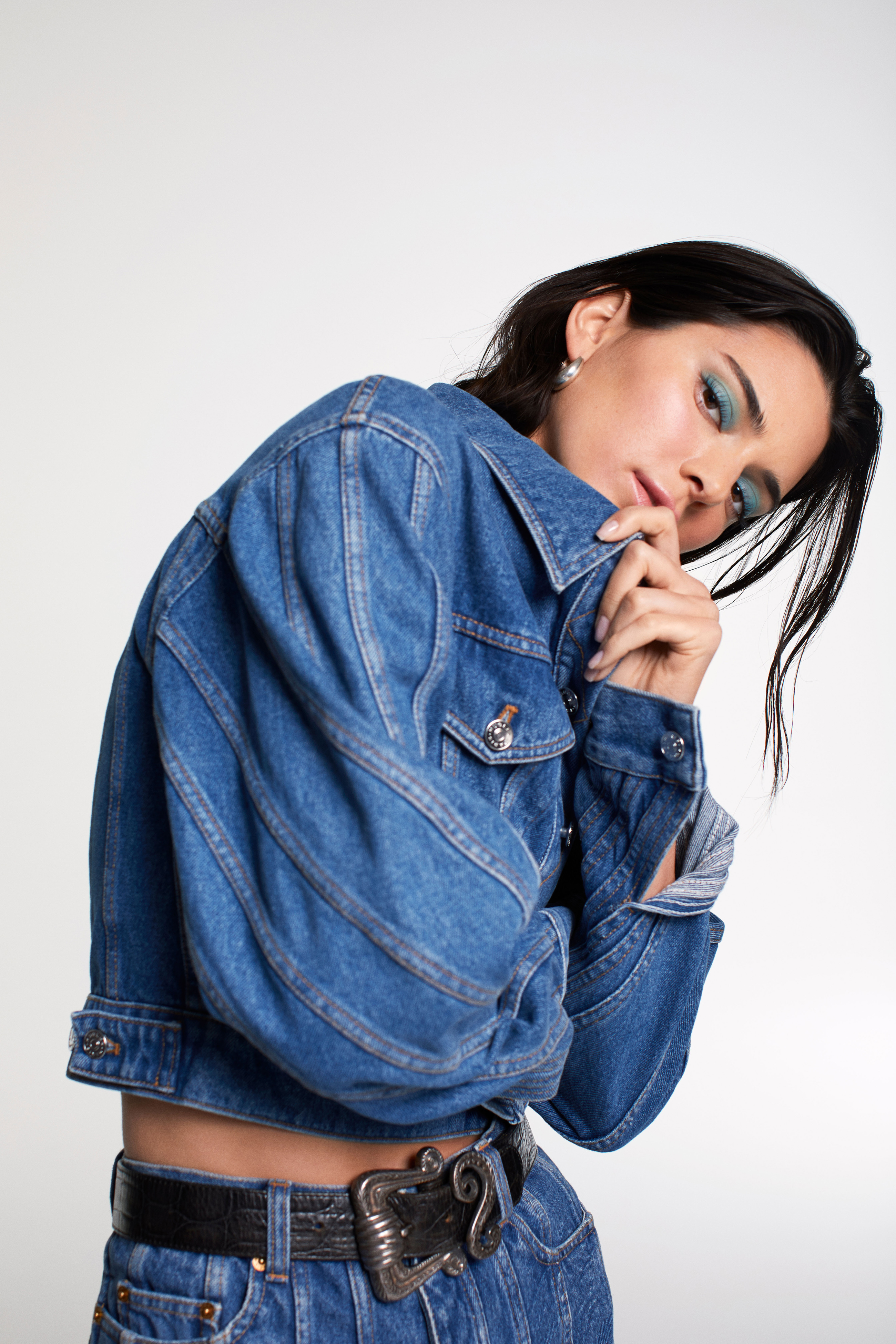 Kendall Jenner Women Model Makeup Brunette Long Hair Dark Hair Jean Jacket Jeans Standing Women Indo 2600x3900
