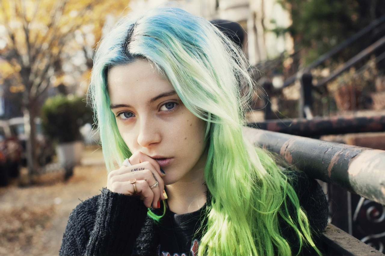 Chloe Norgaard's Blue Hair Dye Tips - wide 1