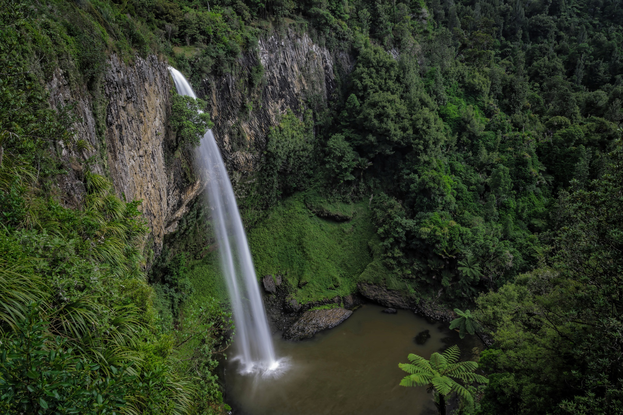 Cliff Greenery Nature Waterfall 2048x1365