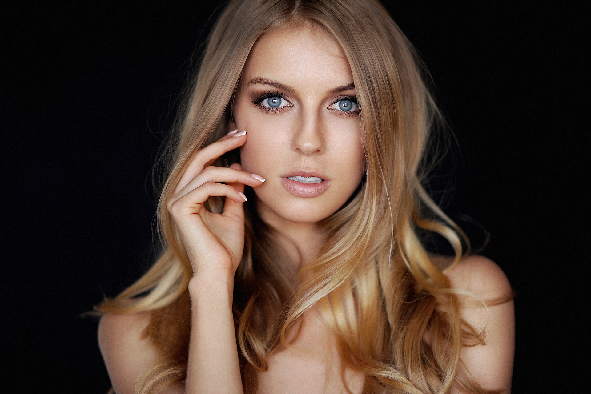 Dmitry Arhar Women Alena Filinkova Blonde Blue Eyes Portrait Looking At Viewer Wavy Hair Bare Should 1920x1280