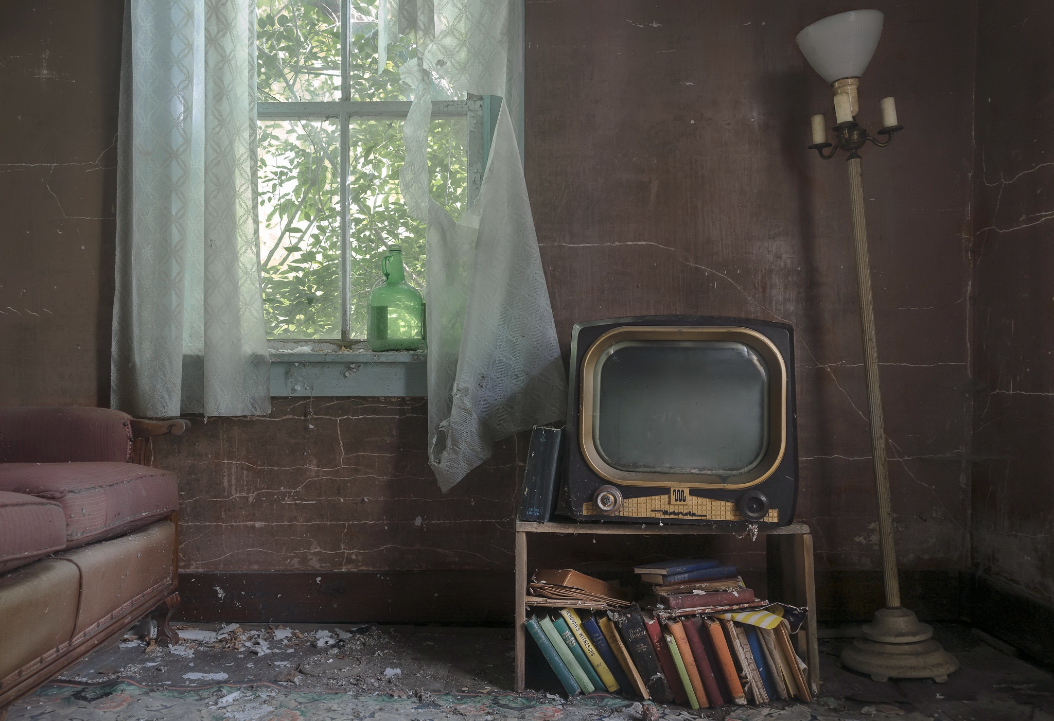 Abandoned Tv Set Window 2048x1401
