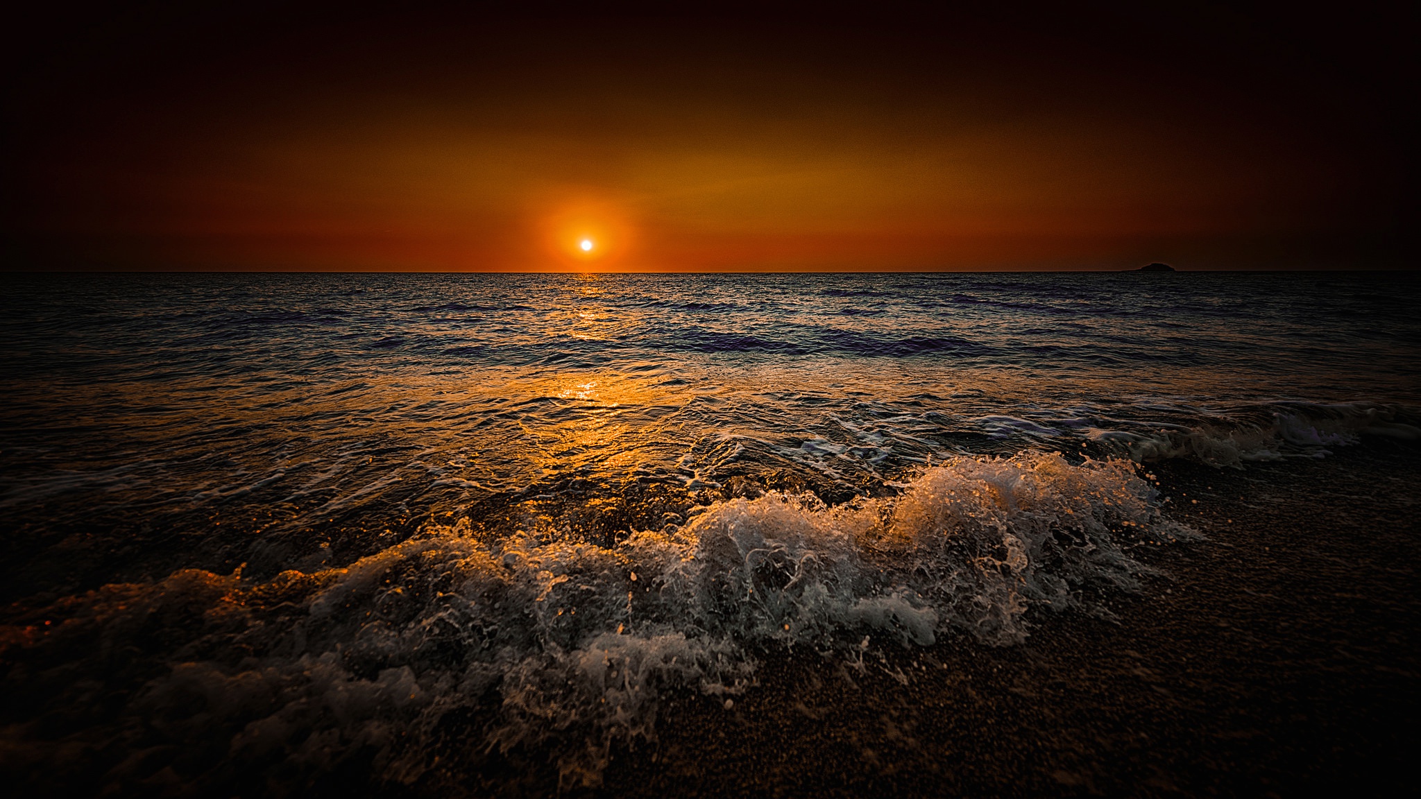 Horizon Ocean Reflection Sunrise Water 2048x1152