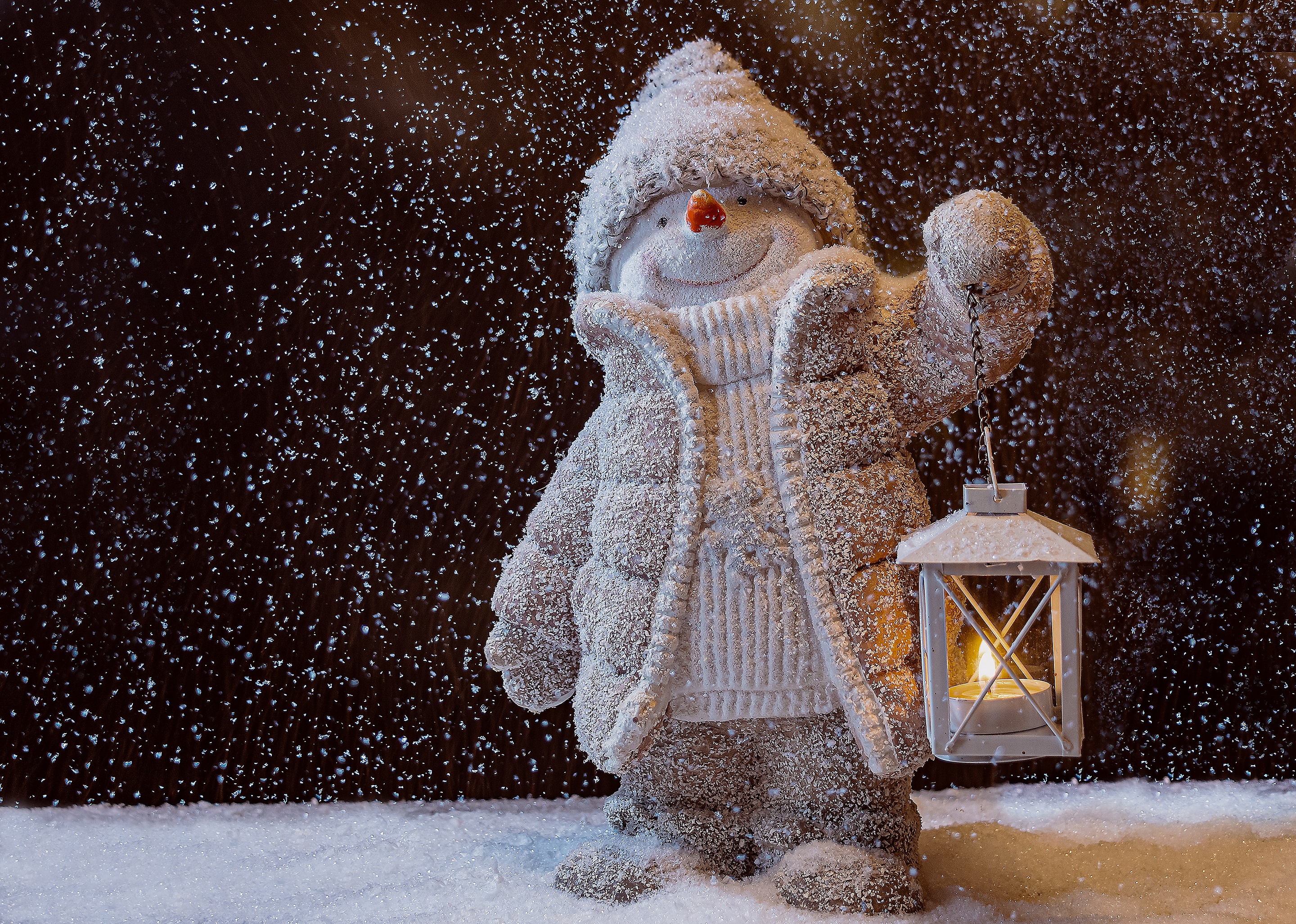 Christmas Lantern Snowfall Snowman 2880x2054