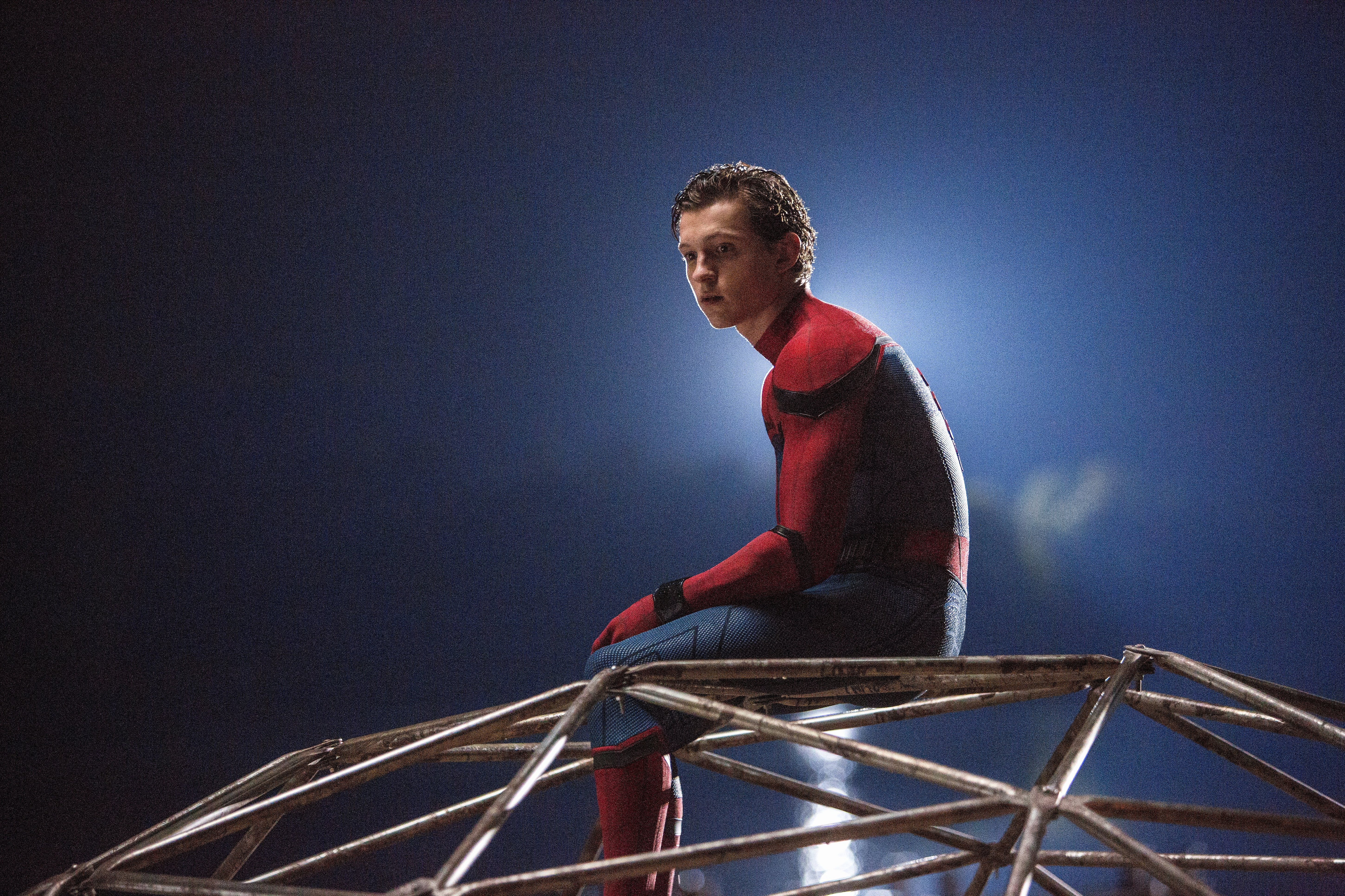 Spider Man Tom Holland 5800x3867