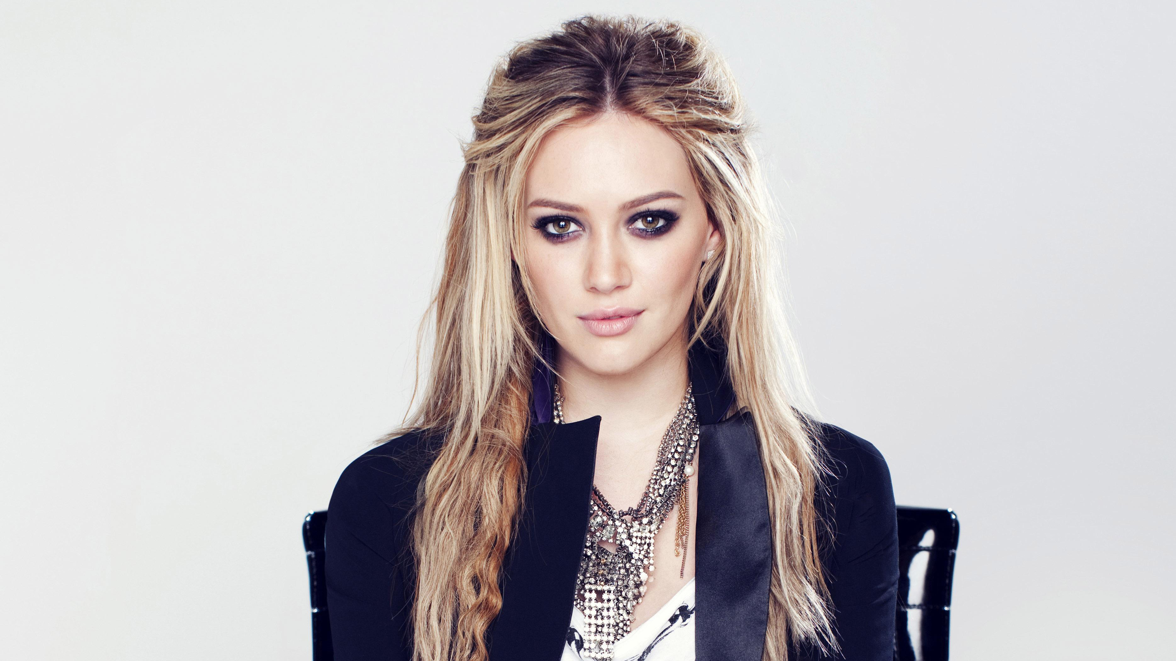 Actress American Blonde Hilary Duff Long Hair Necklace Singer Stare 3737x2102