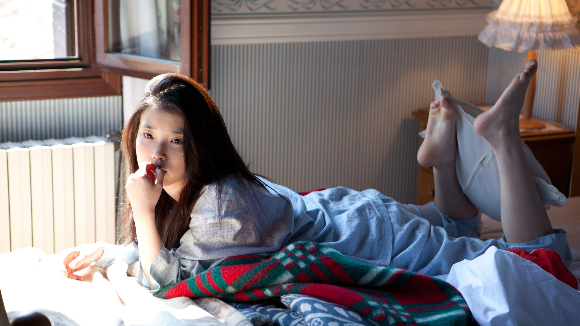 IU Iu Lee Ji Eun Women In Bed Korean Long Hair Barefoot 1920x1080