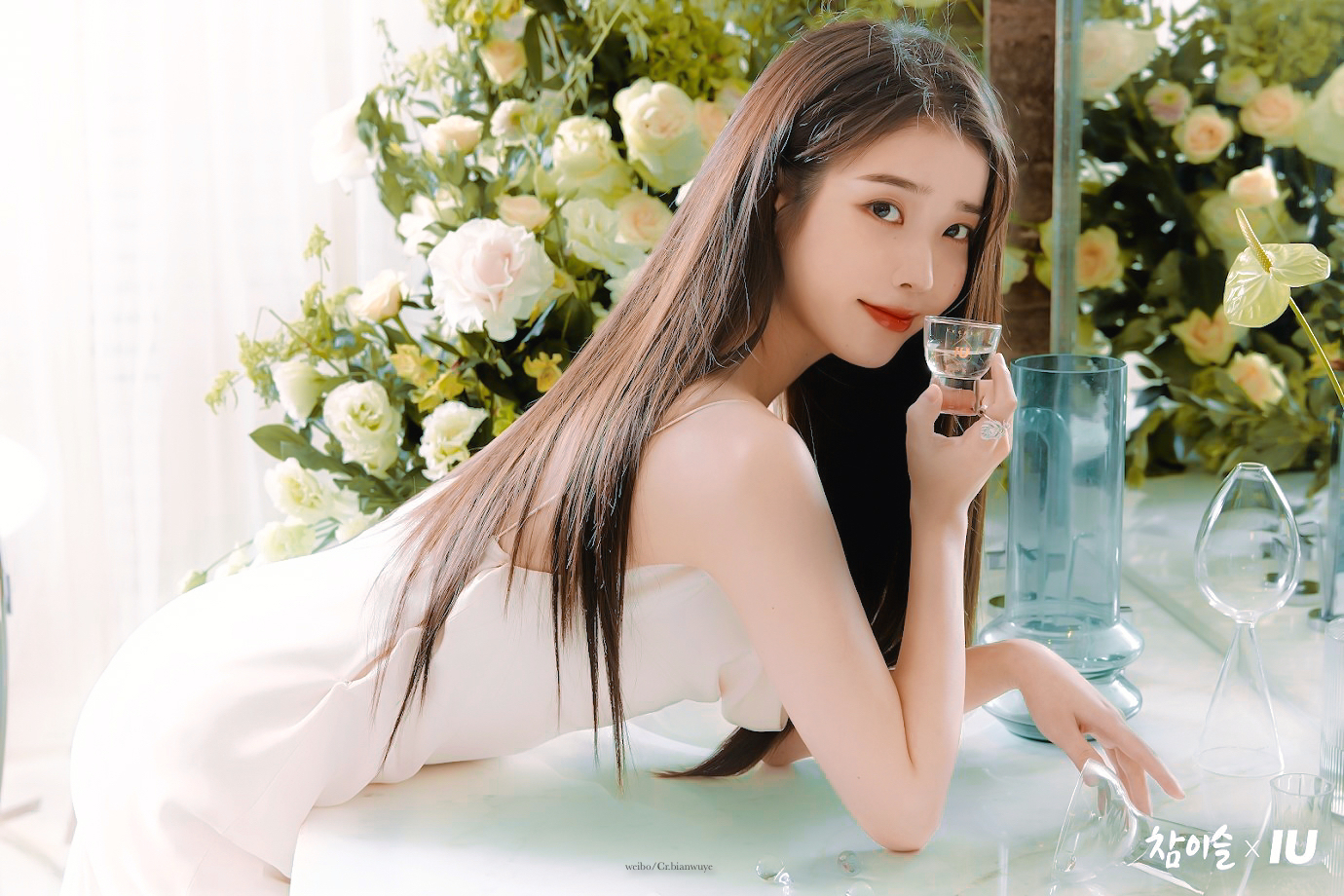 IU Iu Lee Ji Eun Long Hair Asian Women Model Looking At Viewer Red Lipstick 1380x920