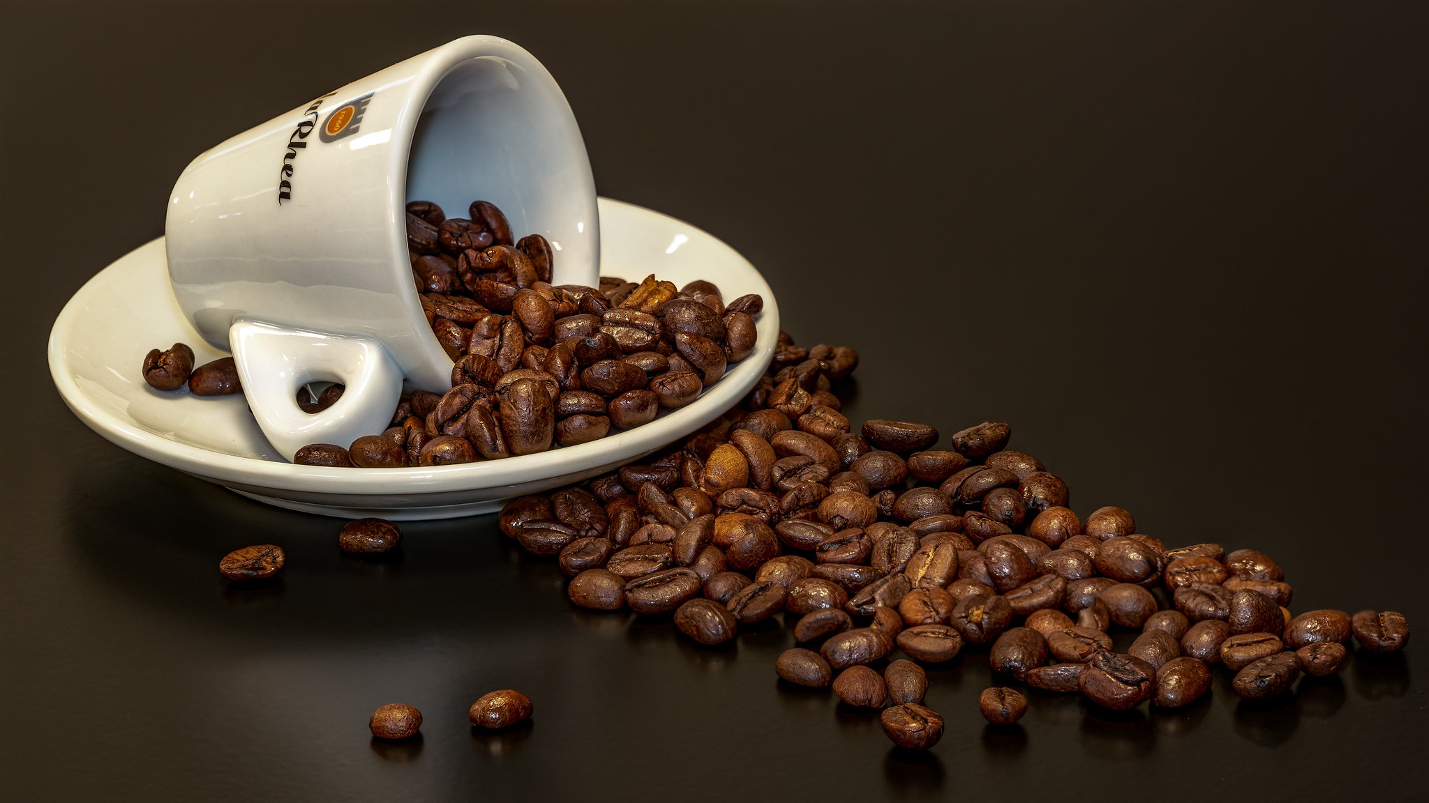 Coffee Beans Cup 2048x1152
