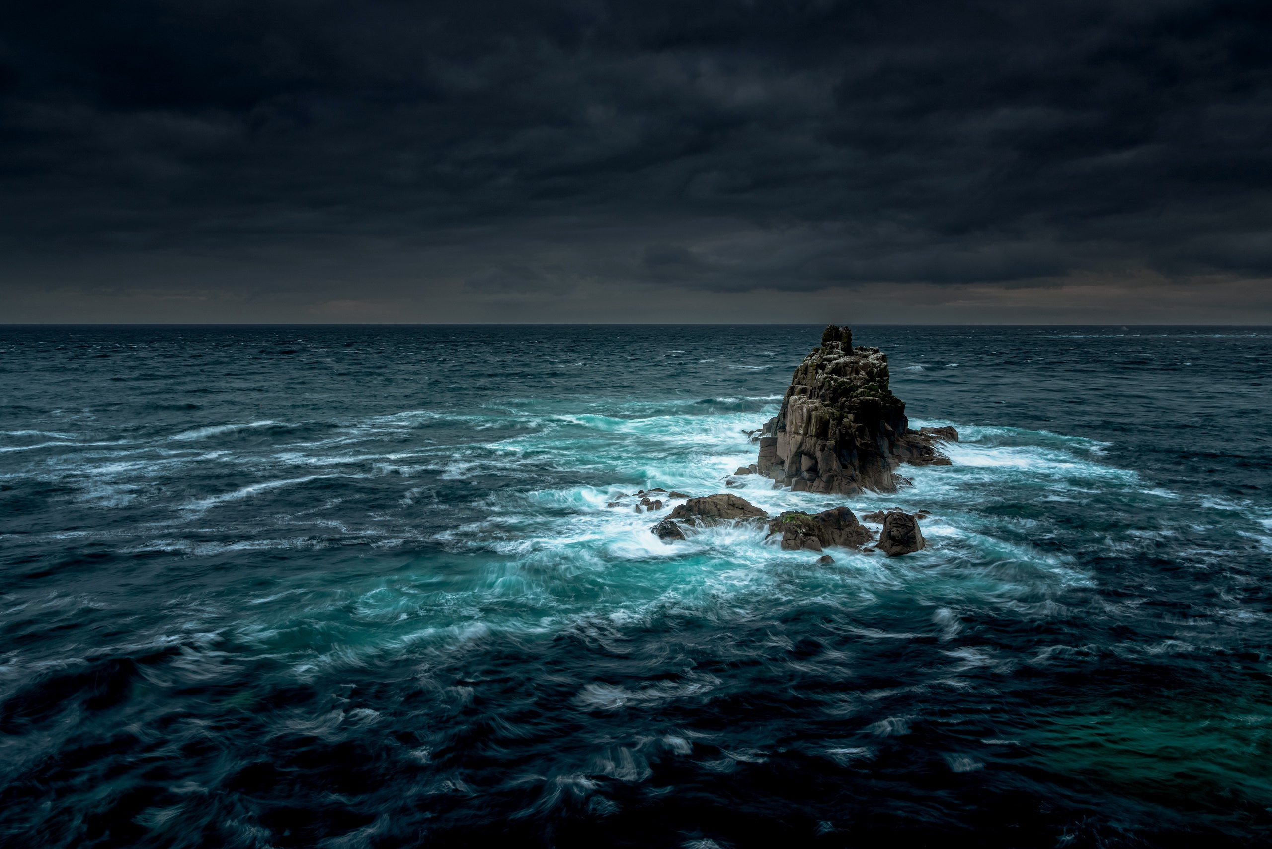 Horizon Nature Ocean Rock 2560x1709