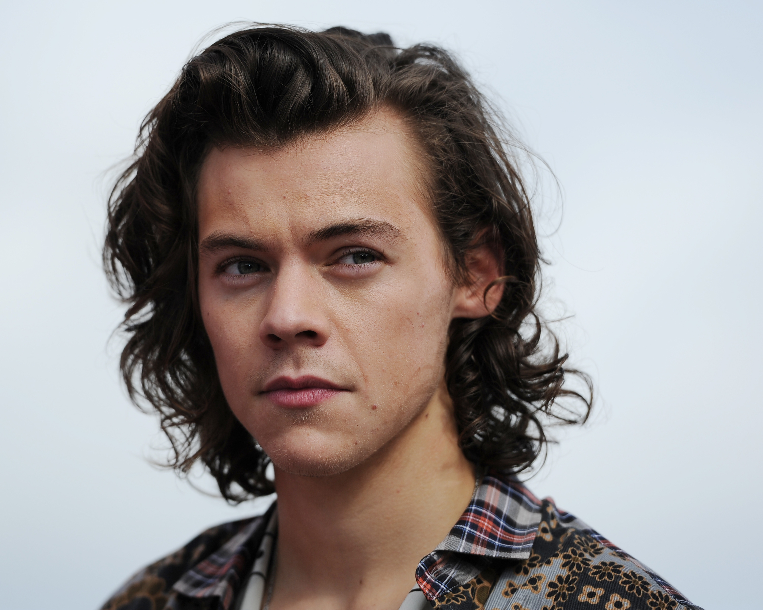 English Face Harry Styles Singer 2500x2000