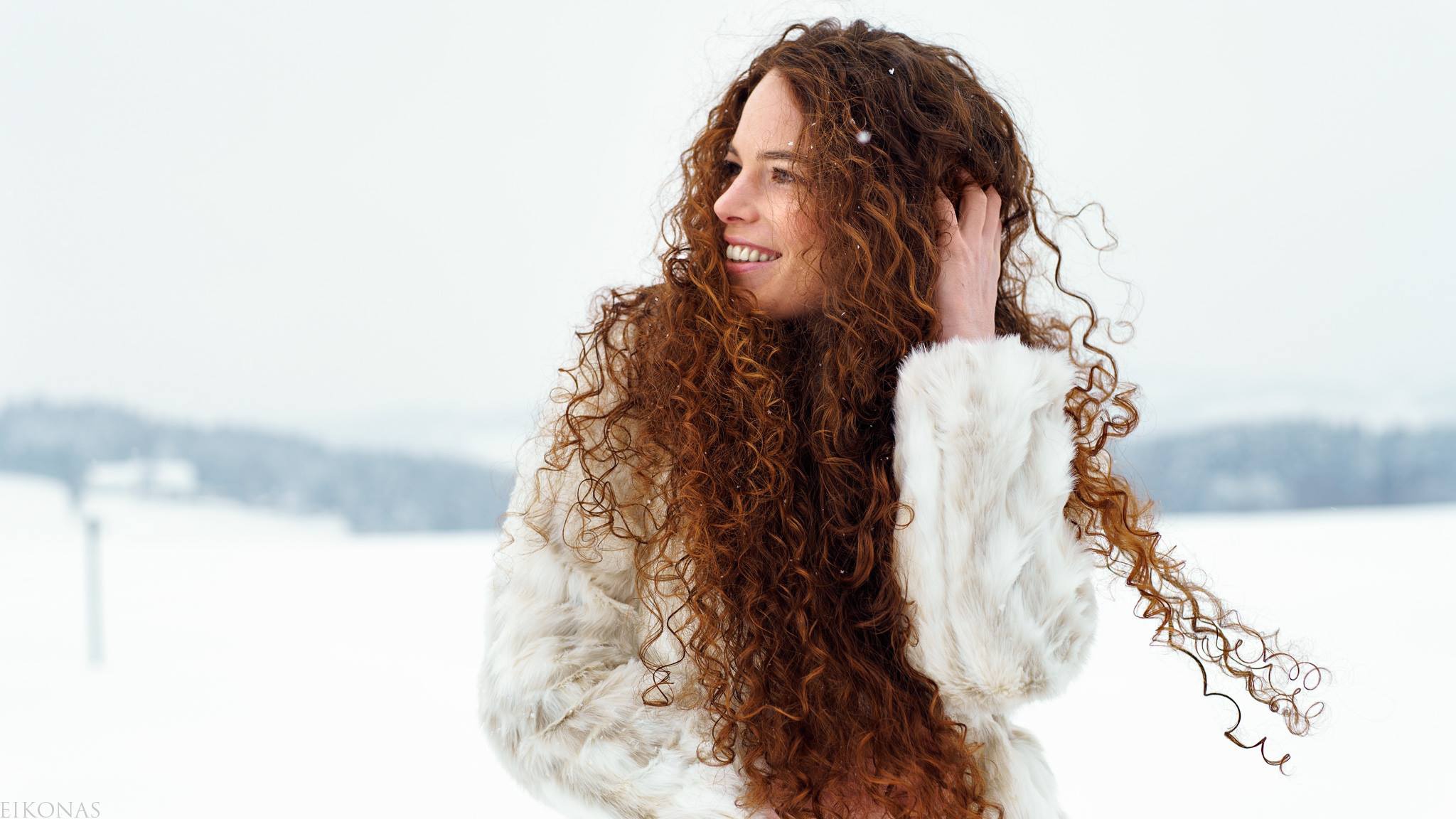 Women Redhead Smiling Looking Into The Distance Long Hair Winter Snow Hands In Hair Women Outdoors O 2048x1152