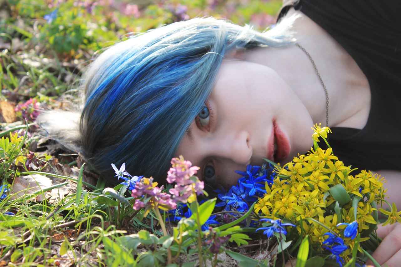 Nastya Nordlund Women Model Blue Eyes Outdoors Nature Flowers Short Hair Blue Hair Grass 1280x853
