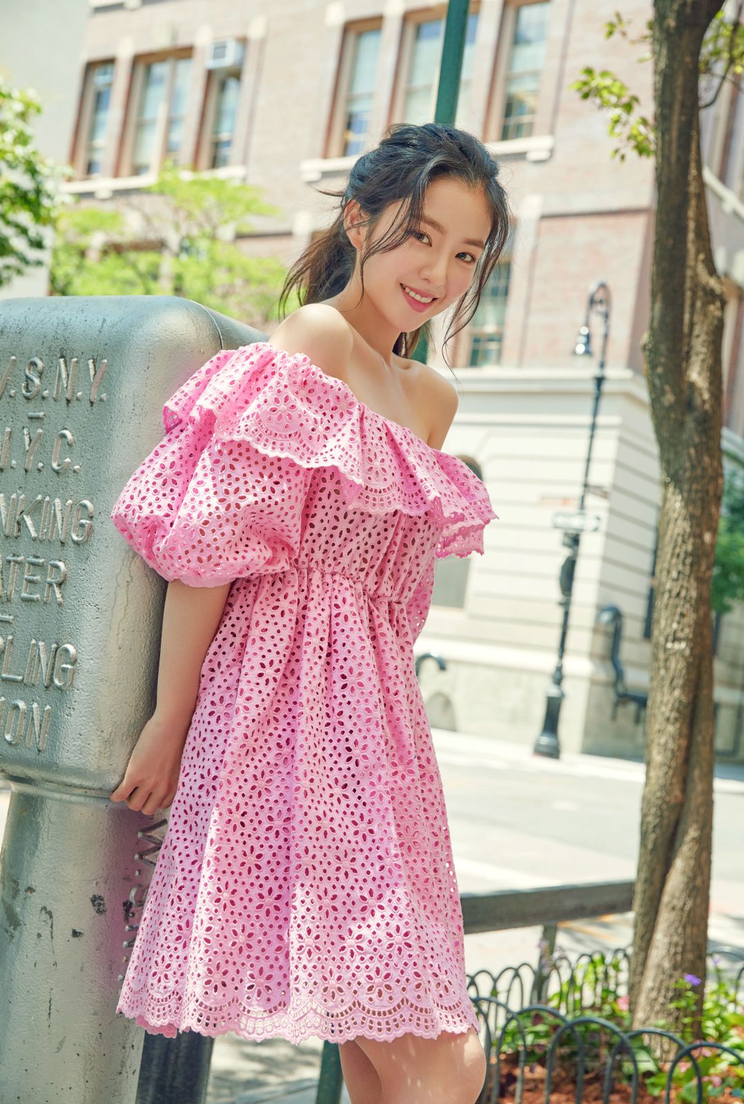 Irene Red Velvet Bae Joo Hyun Singer K Pop Bare Shoulders Smiling Looking At Viewer 1078x1600