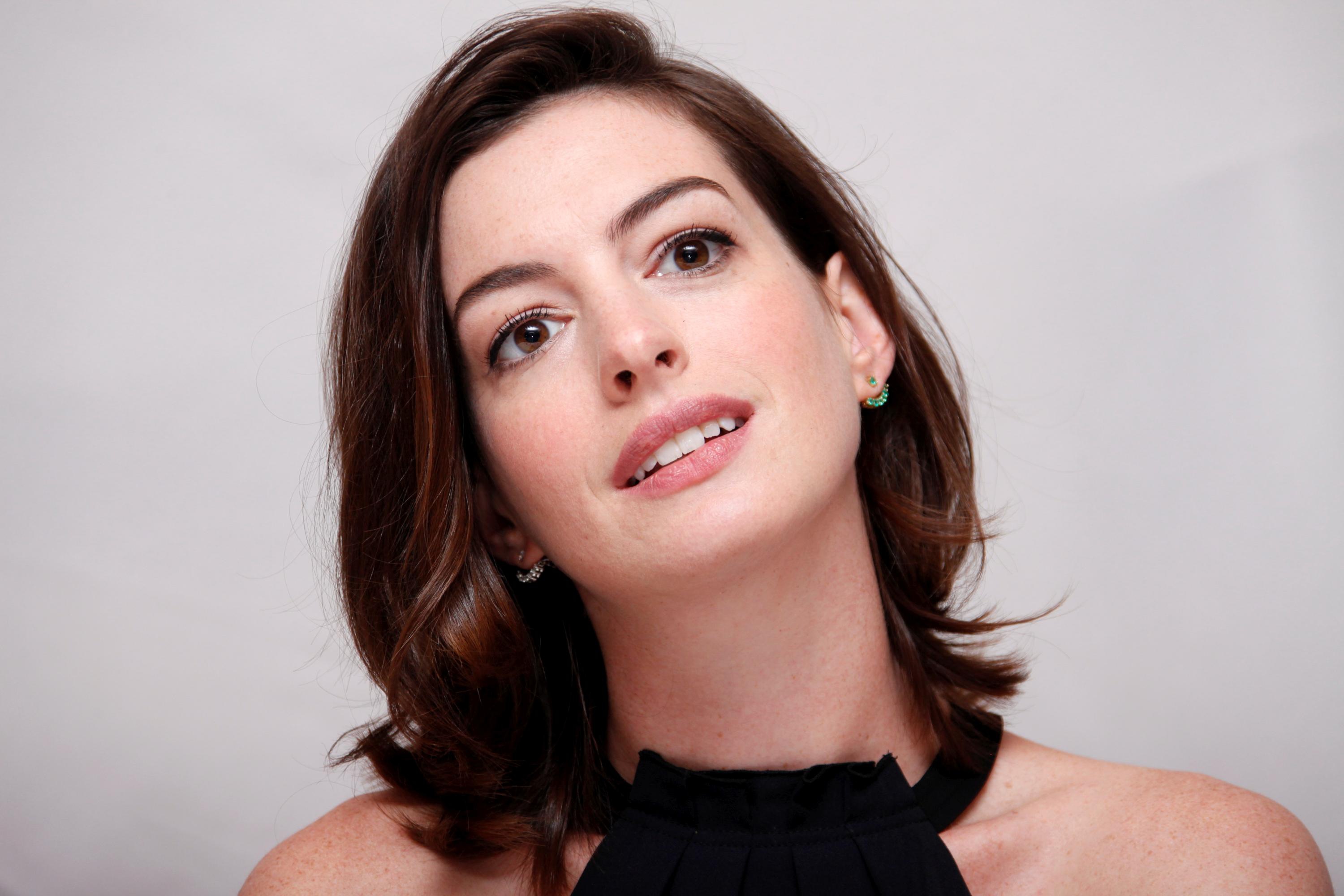 Actress American Anne Hathaway Brown Eyes Brunette Close Up Face 3000x2000