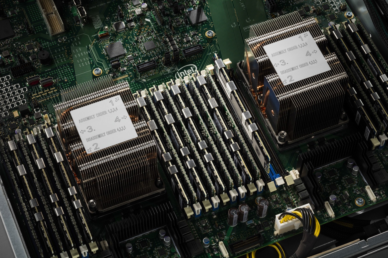 Intel Xeon Server RAM Computing Internet Network Technology Data Processor Hardware Windows Server C 1631x1087