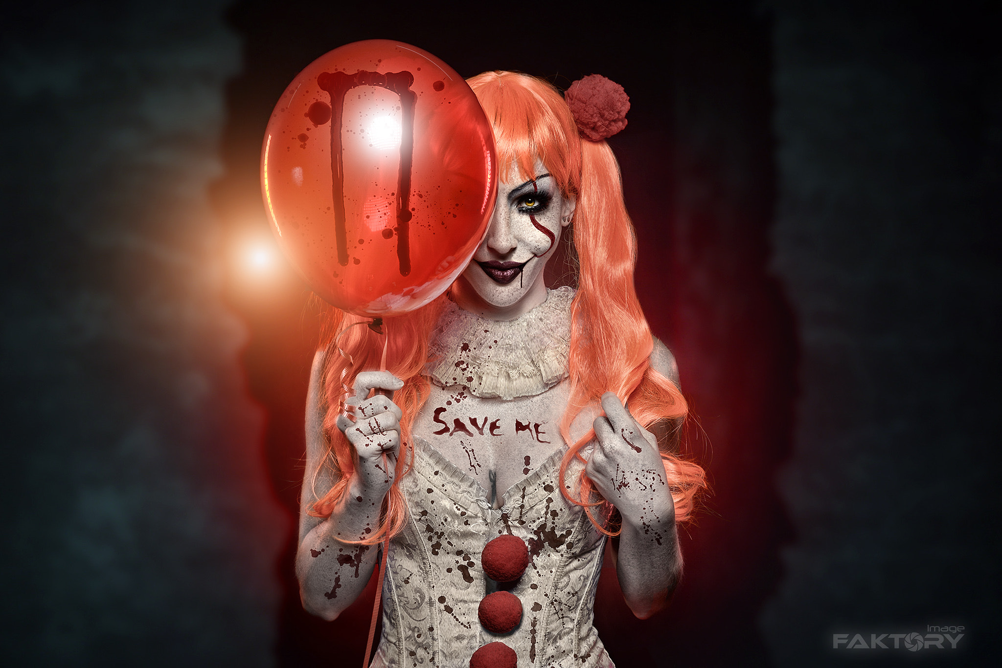 Horror Clown Women Model Balloon Makeup Looking At Viewer 500px Red Lipstick It Movie 2048x1367