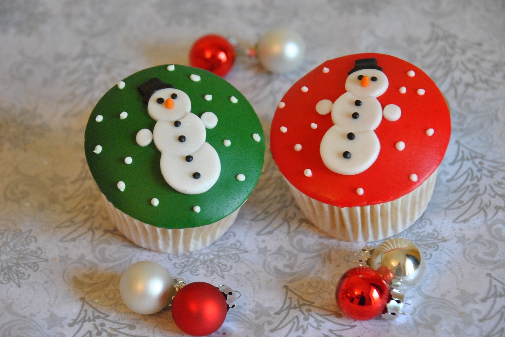 Christmas Cupcake Snowman 1920x1280