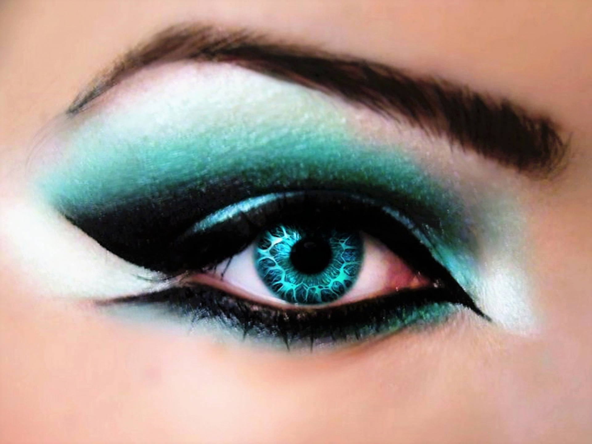 Artistic Eye Makeup Turquoise 1920x1440
