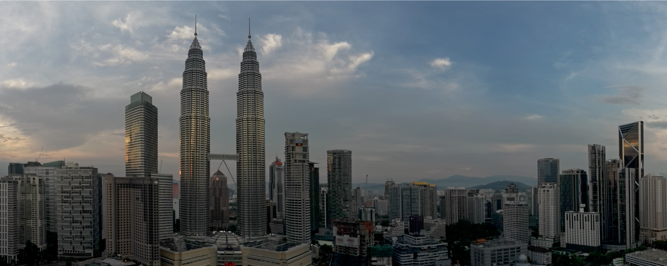 Skyline Petronas Towers Kuala Lumpur 2690x1075
