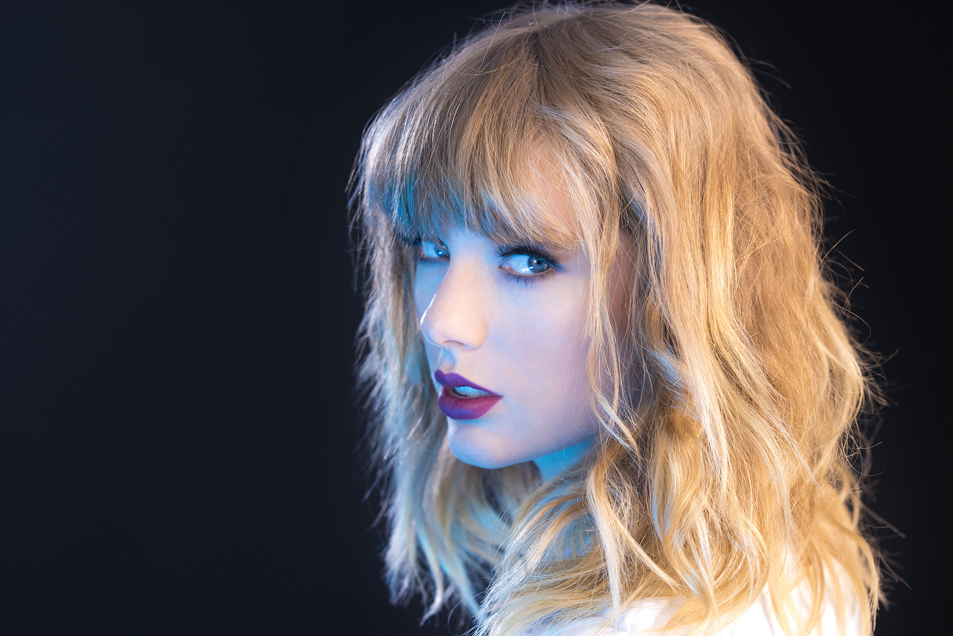 American Blonde Blue Eyes Face Lipstick Singer Taylor Swift 1920x1281