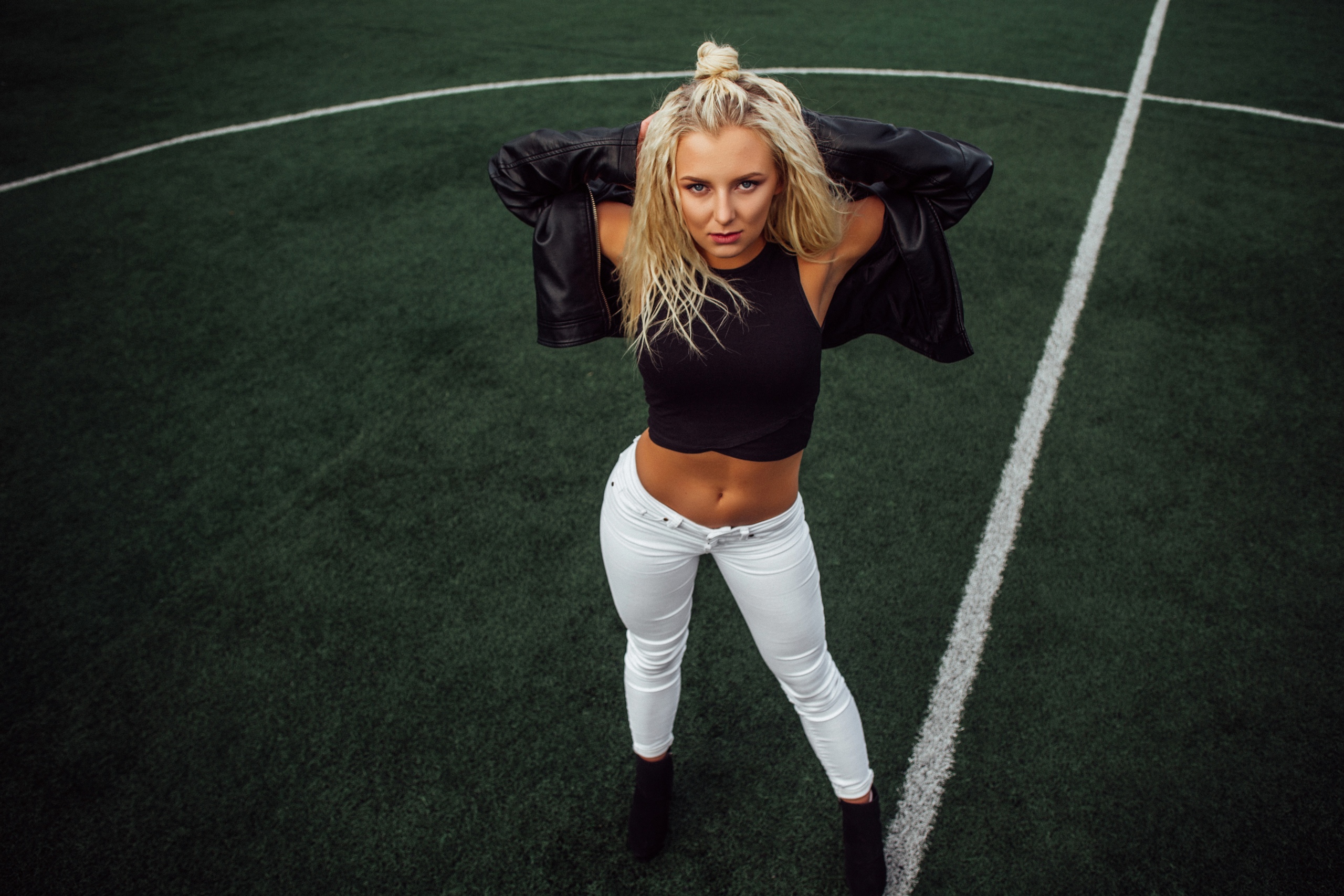 Women Soccer Field Synthetic Grass Jeans Blonde Black Jackets Leather Jackets Armpits 2560x1707