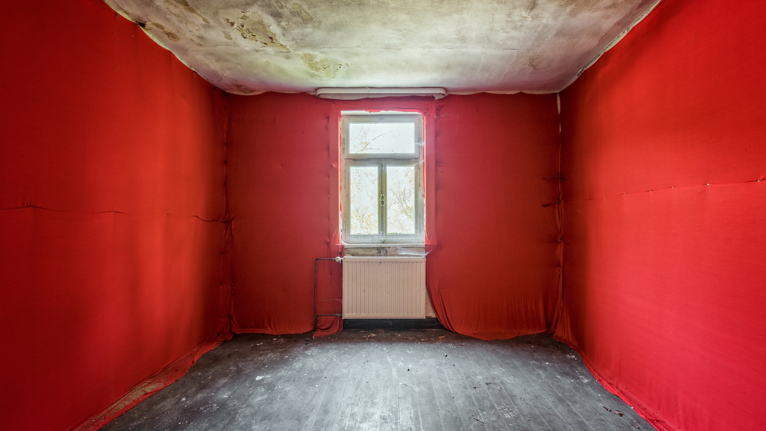 Indoors Room Red Empty Window Radiator 2560x1440