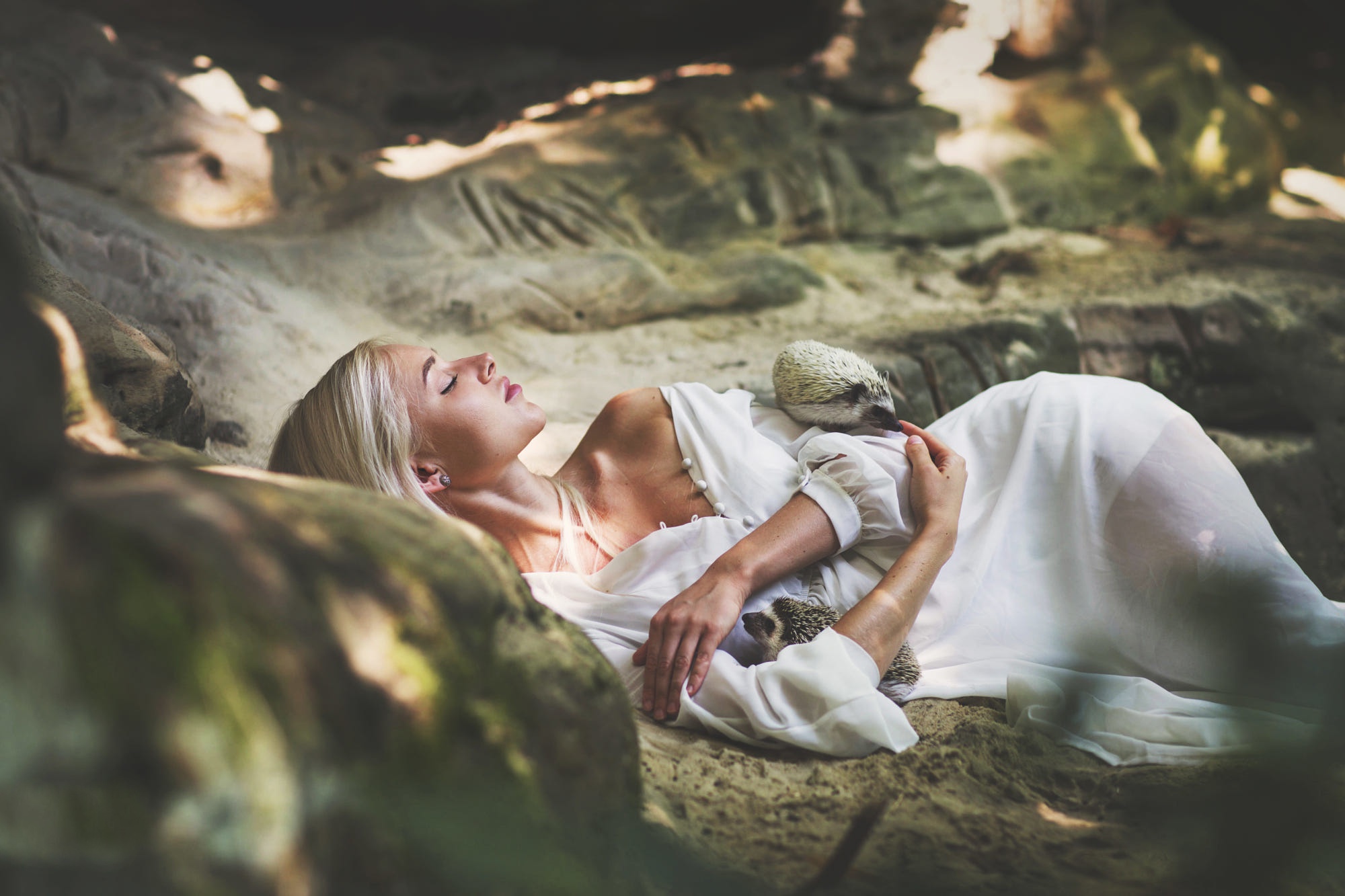 Blonde Girl Hedgehog Lying Down Model Mood White Dress Woman 2000x1333