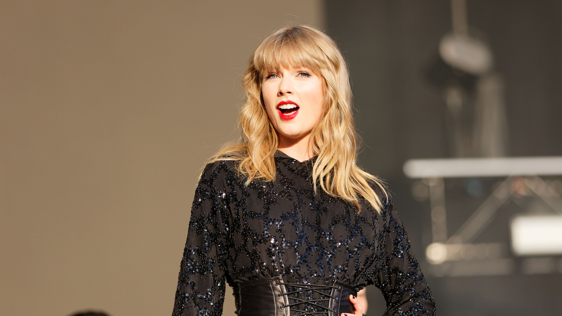 Taylor Swift Women Singer Blonde Blue Eyes Concerts Lipstick 1920x1080