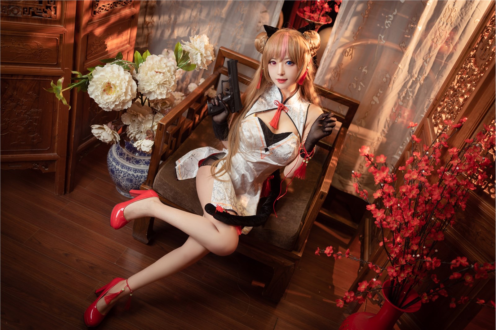 Cosplay Asia Women Asian Girls With Guns Blond Hair Heels Red Heels Heterochromia 1600x1066