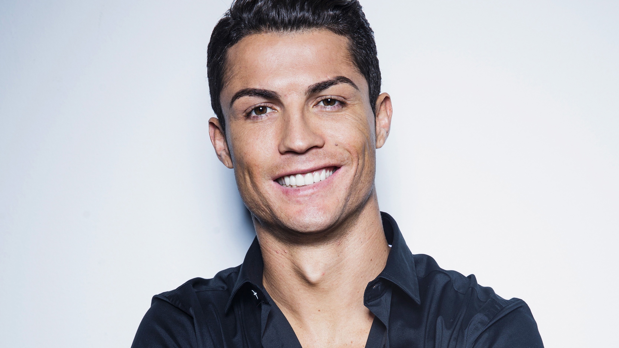 Cristiano Ronaldo Portuguese Smile 2400x1349