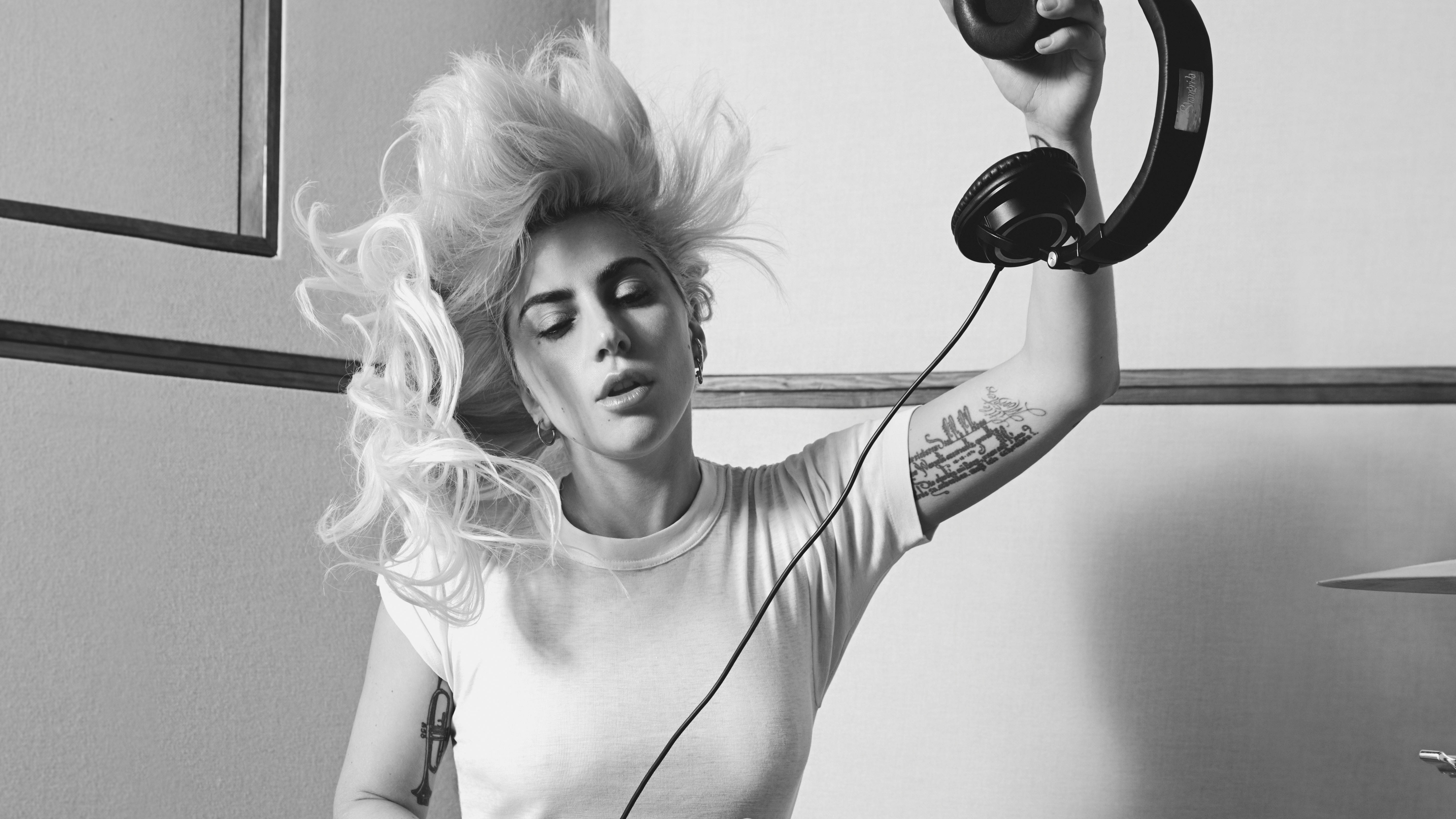 American Black Amp White Blonde Earrings Headphones Lady Gaga Singer Tattoo 6000x3375