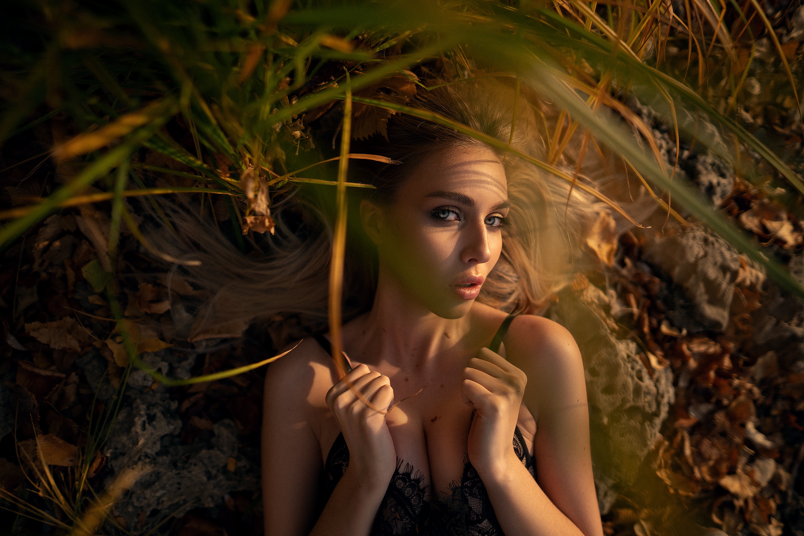 Maxim Gustarev Women Model Looking At Viewer Plants Makeup Long Hair Blue Eyes Lipstick Brunette Wom 2560x1708