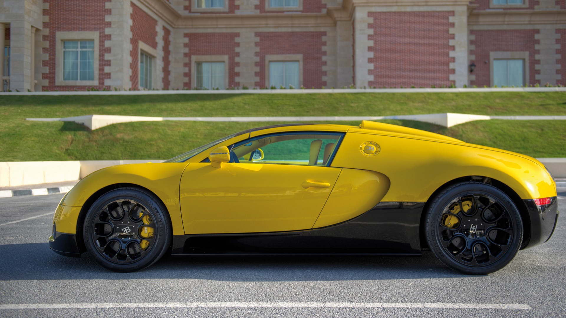 Bugatti Veyron 16 4 Grand Sport Sport Car Yellow Car 1920x1080