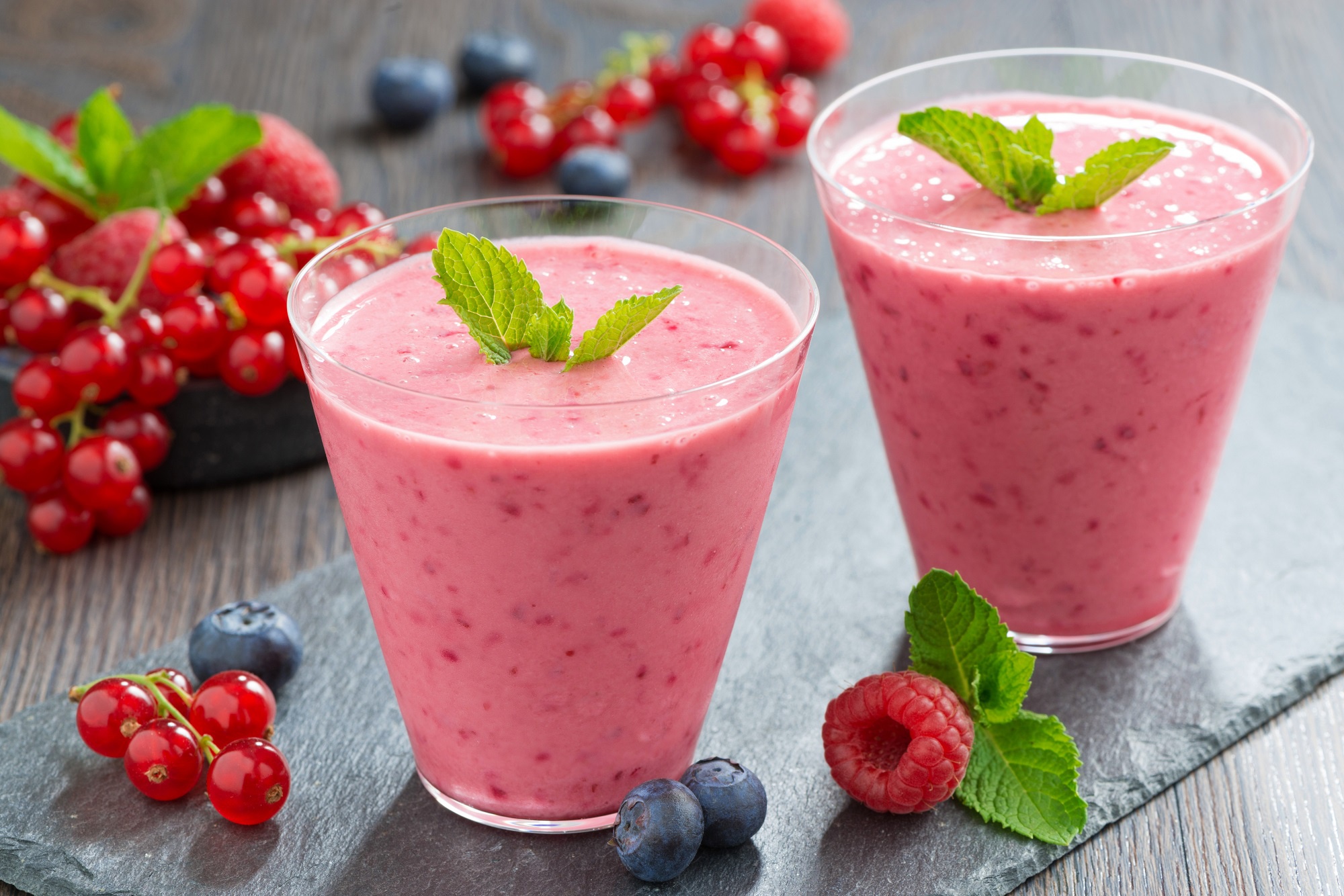 Berry Blueberry Currants Drink Fruit Glass Raspberry Smoothie 2000x1334