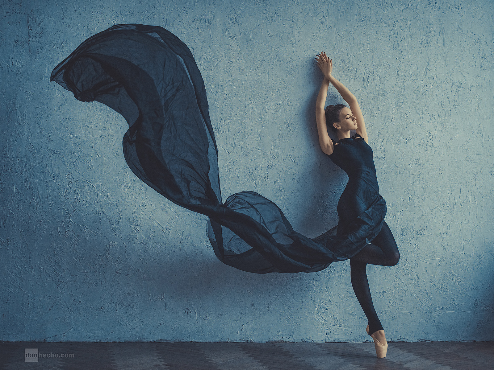 Dan Hecho 500px Women Indoors Women Indoors Arms Up Ballerina Ballet Slippers Leaning Wall Legs Tipt 1600x1200