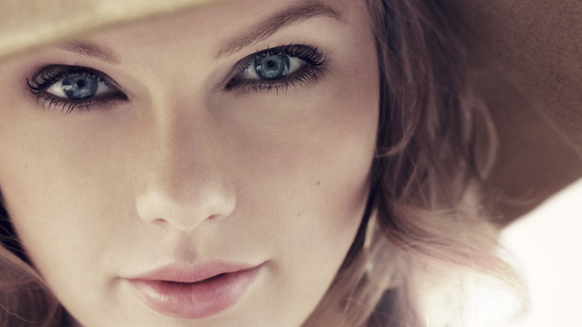 Taylor Swift Women Singer Blonde Blue Eyes Face Closeup 1920x1080