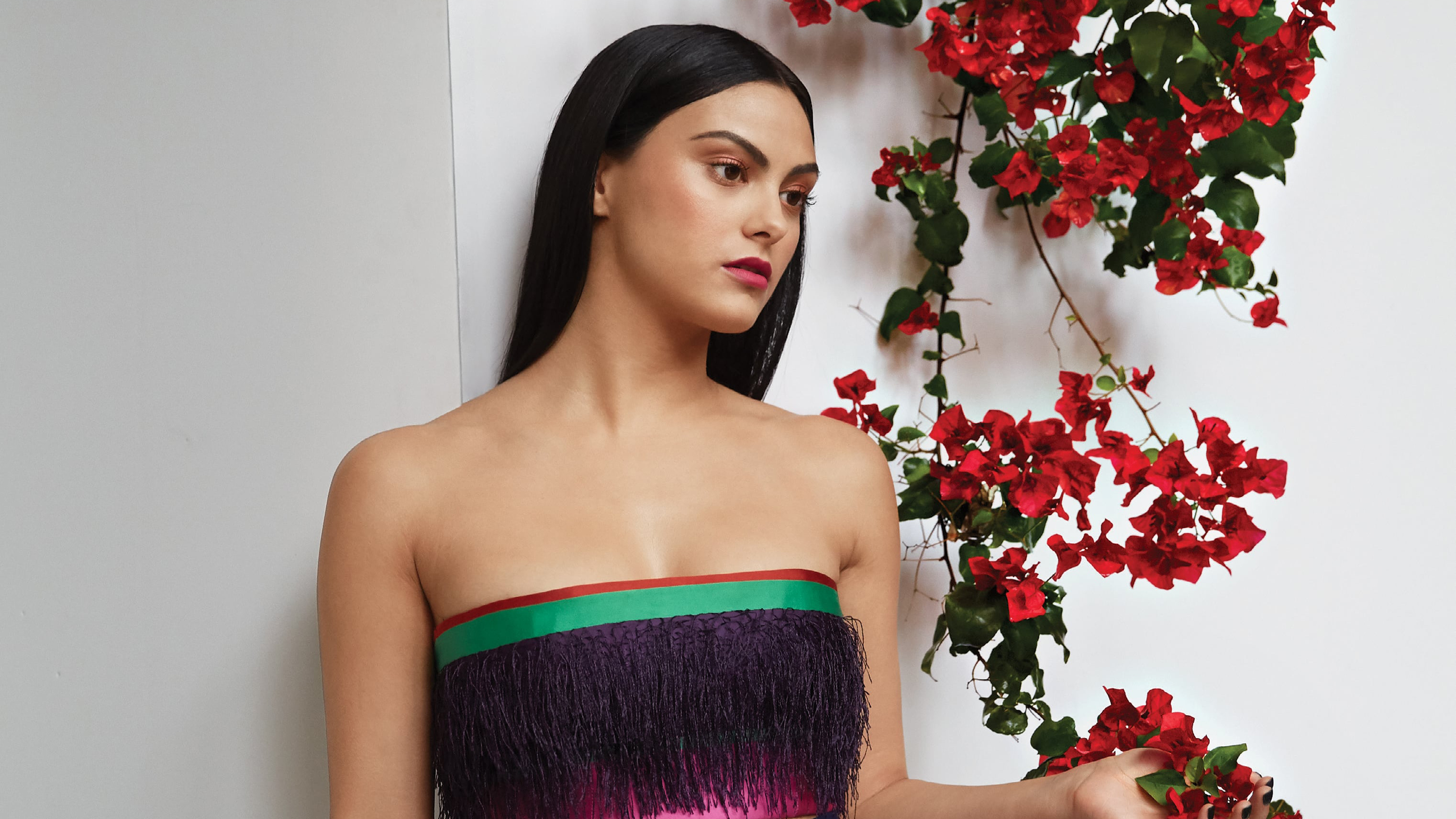 Camila Mendes 3043x1712