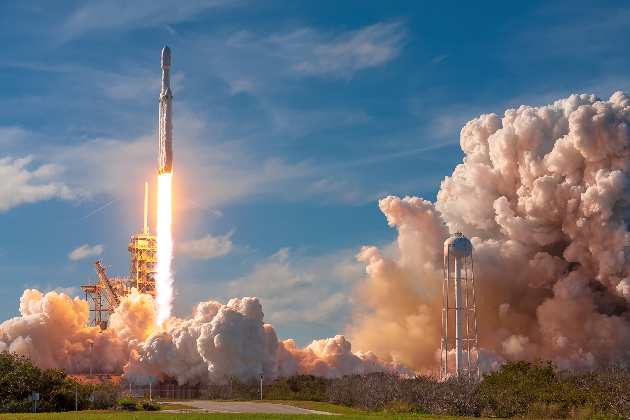 Falcon Heavy Rocketlaunch Rocket Smoke Fire Burning Digital SpaceX 2500x1667