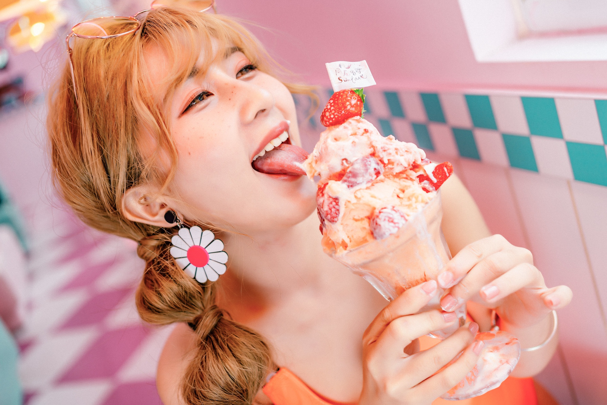 Brunette Girl Ice Cream Model 2048x1366