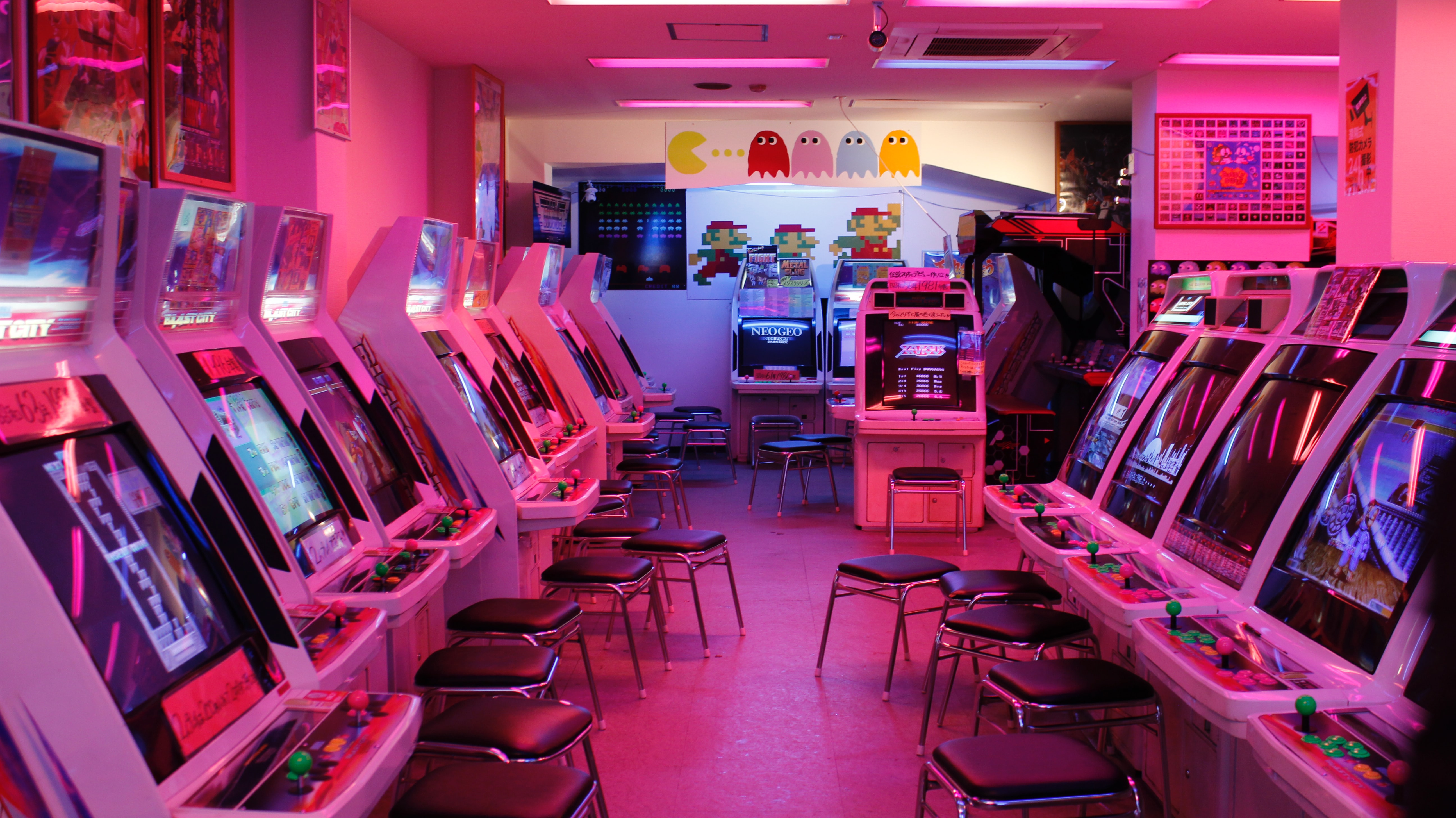 Pink Retrowave Arcade Vintage Video Games 5184x2912
