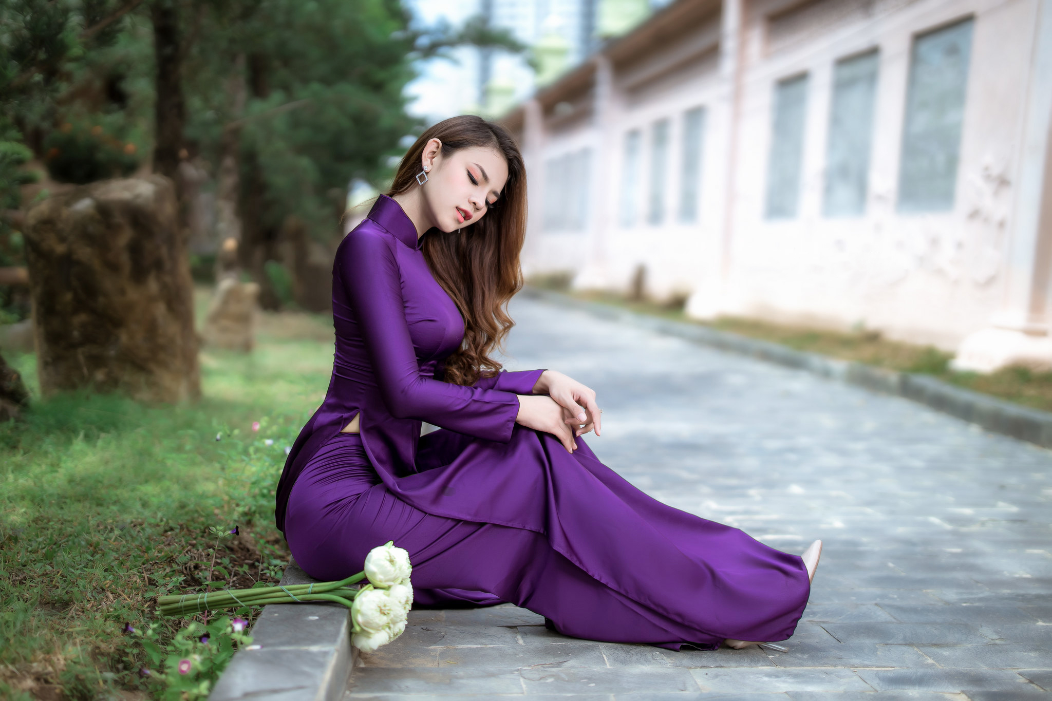 Women Ao Dai Purple Dress Vietnamese Depth Of Field Trees Bouquets Asian Women Outdoors Dress Makeup 2048x1365