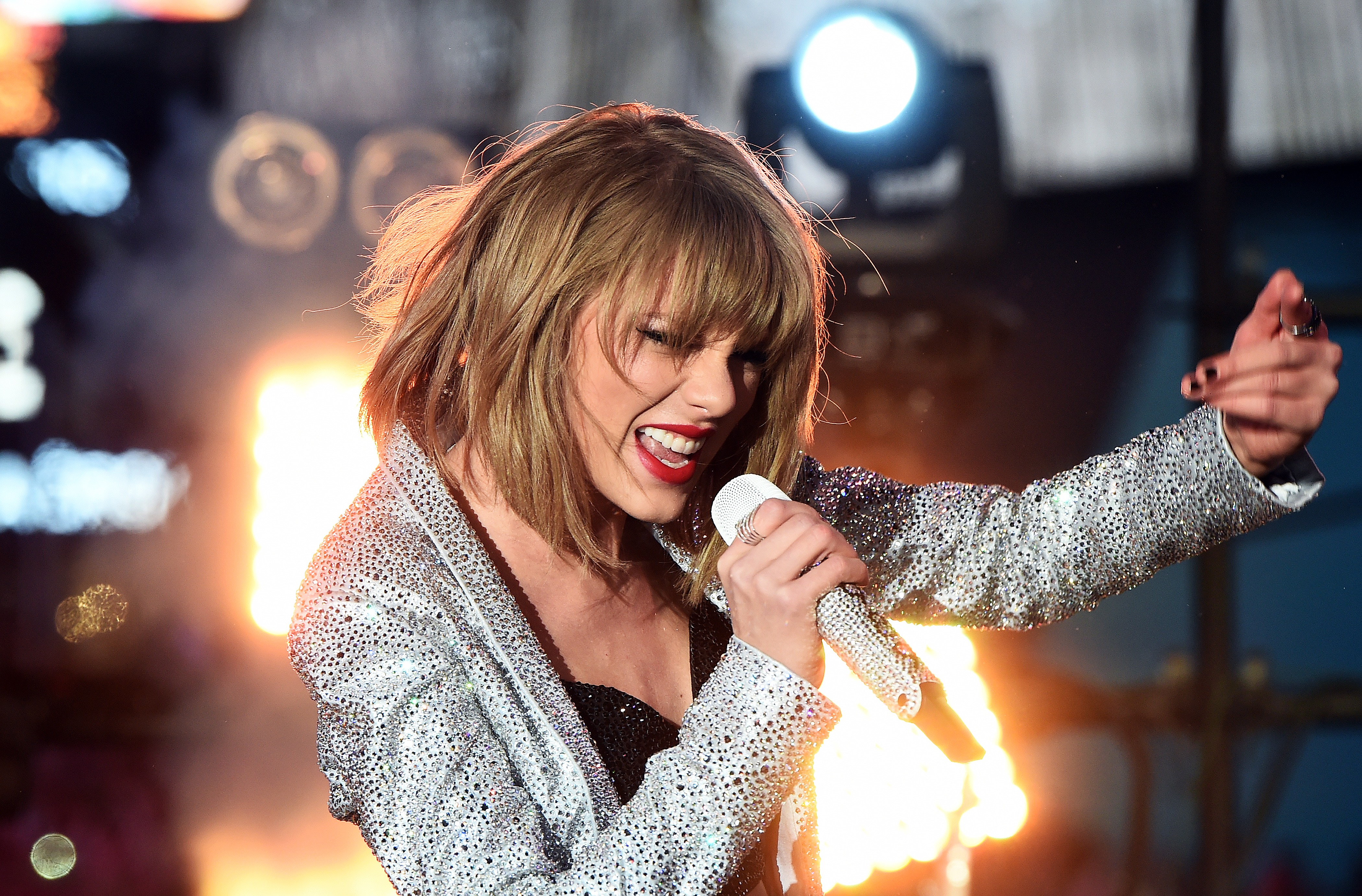 American Blonde Microphone Singer Taylor Swift 4200x2764