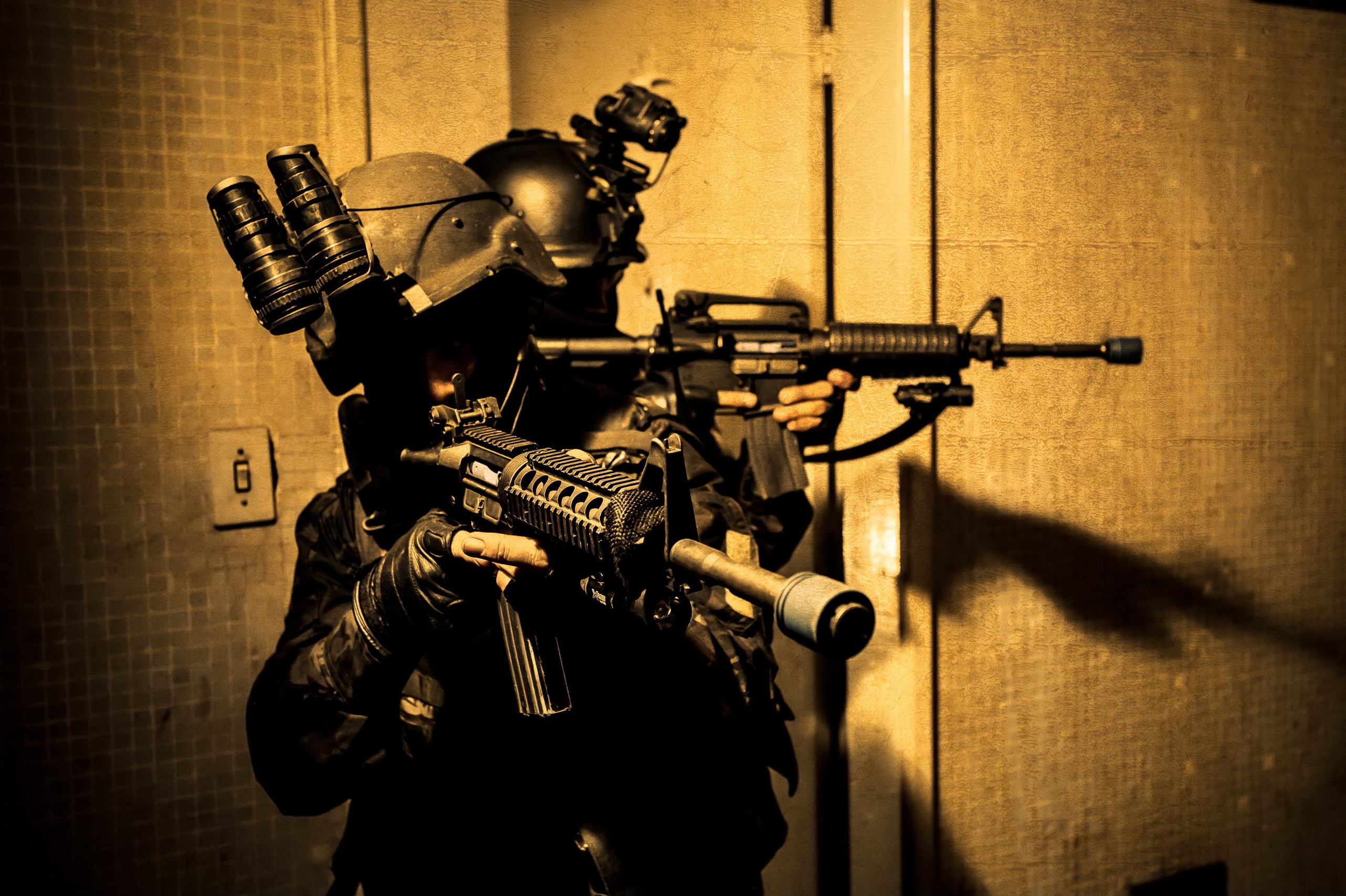 Assault Rifle Soldier Weapon 2564x1707