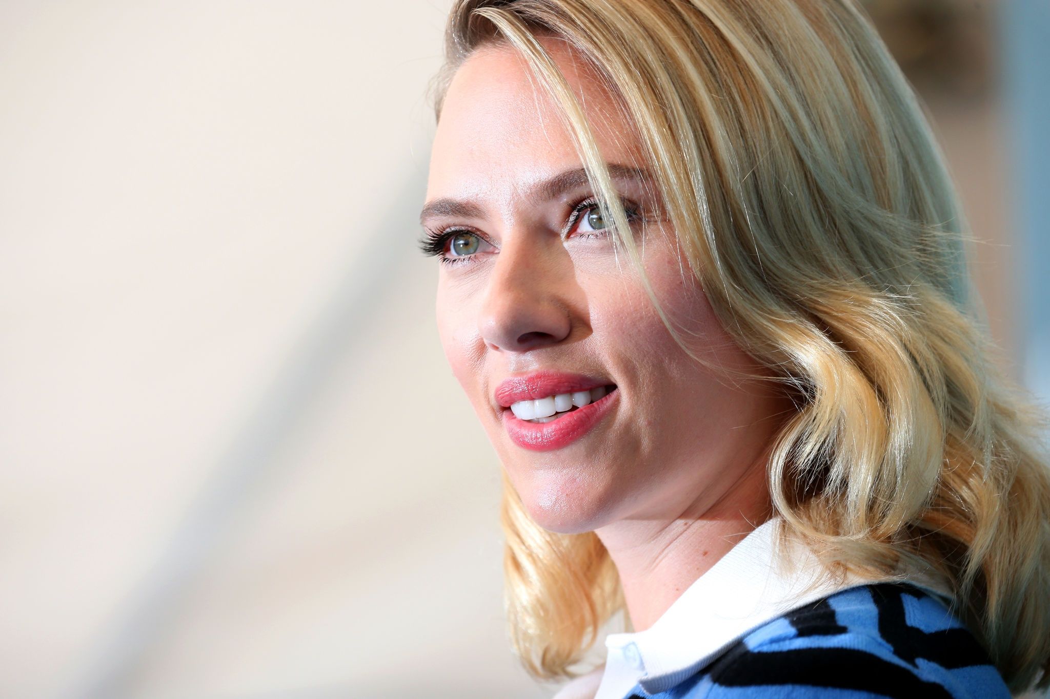 Actress American Blonde Face Scarlett Johansson Smile 2048x1365