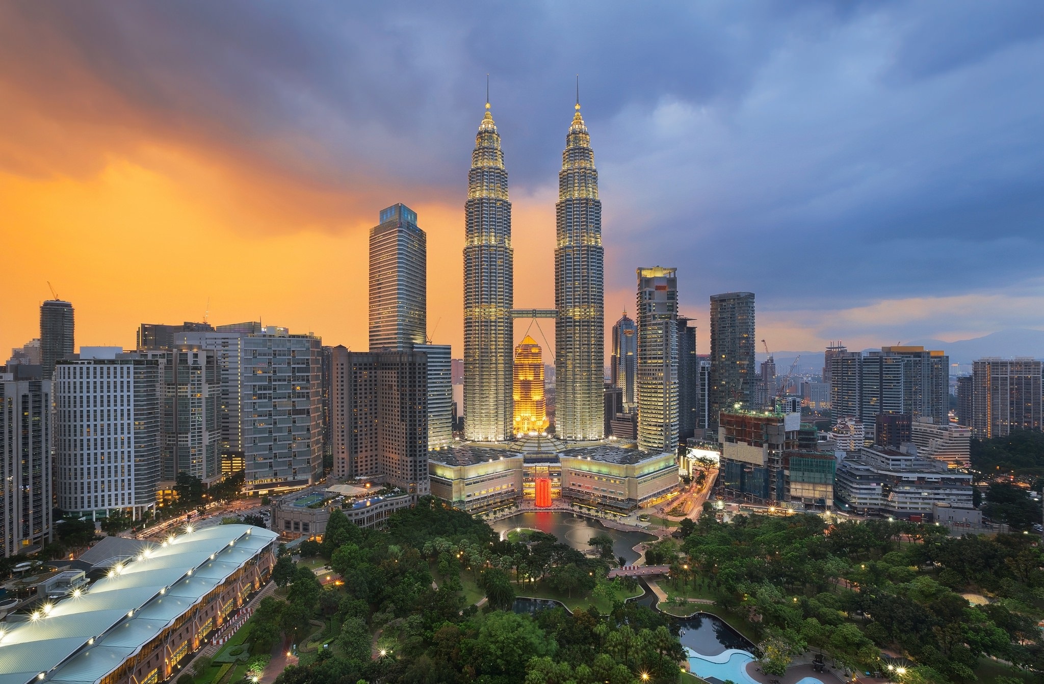 Building City Kuala Lumpur Malaysia Petronas Towers Skyscraper 2048x1342