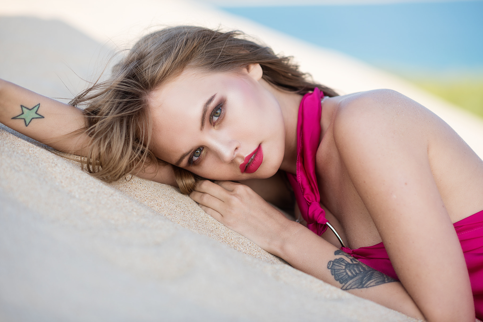 Anastasiya Scheglova Lipstick Lying Down Model Russian Tattoo Woman 2048x1367