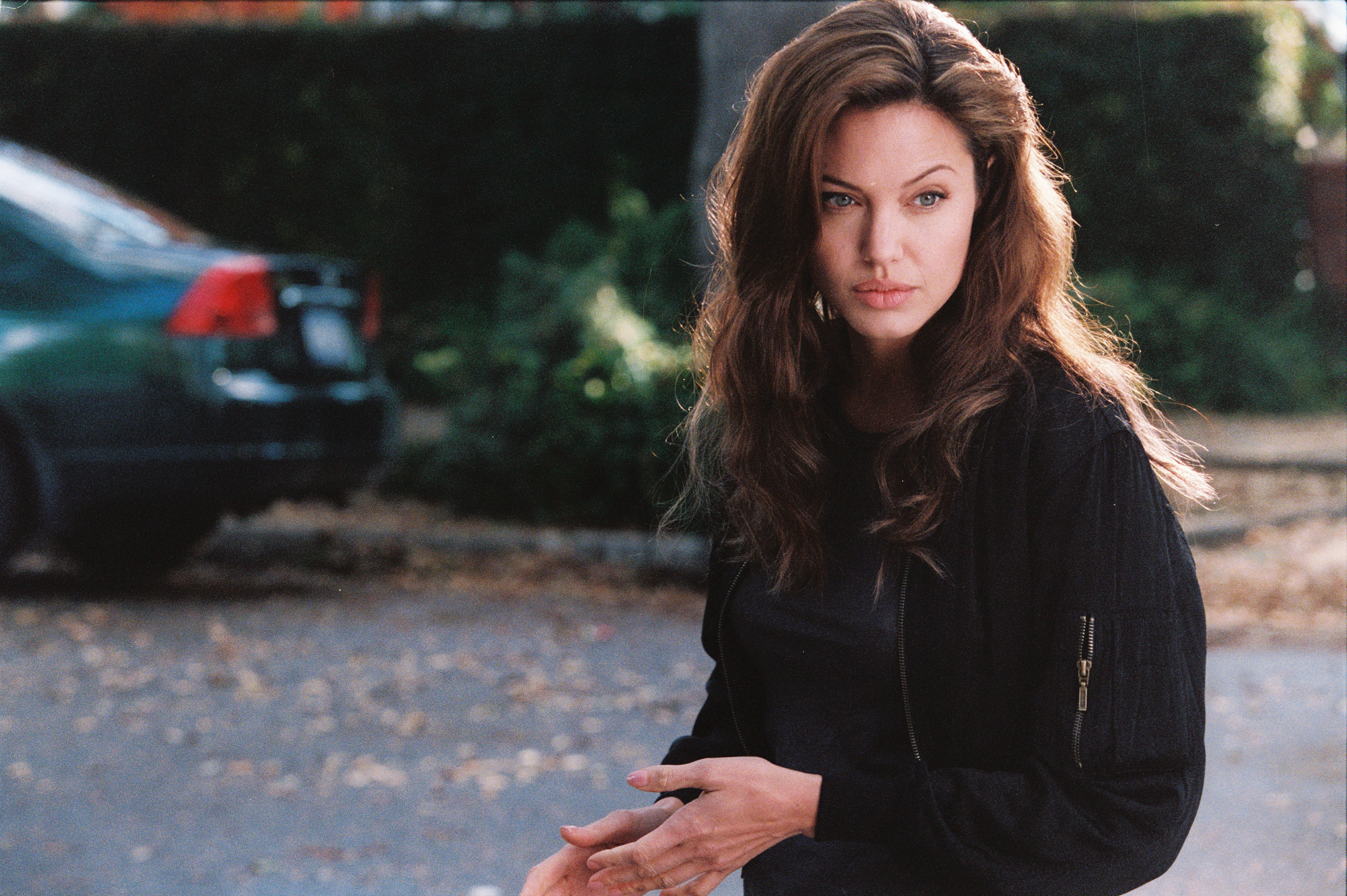 Angelina Jolie 3000x1997