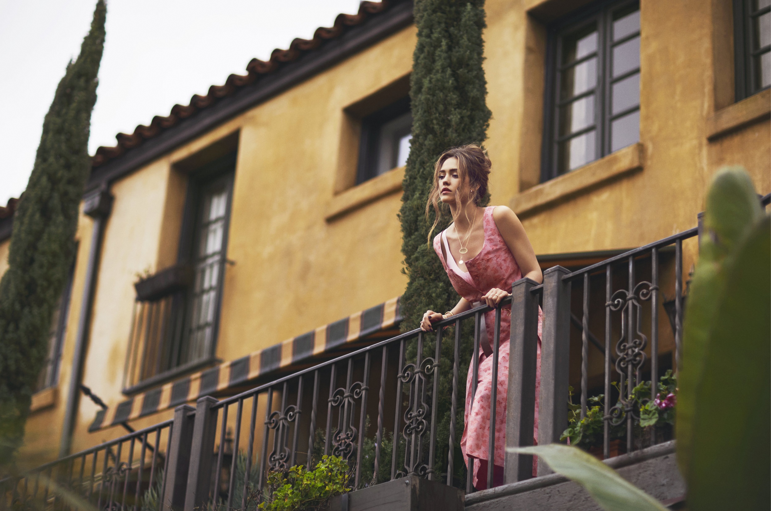 Actress American Brunette Jessica Alba Pink Dress 2500x1657