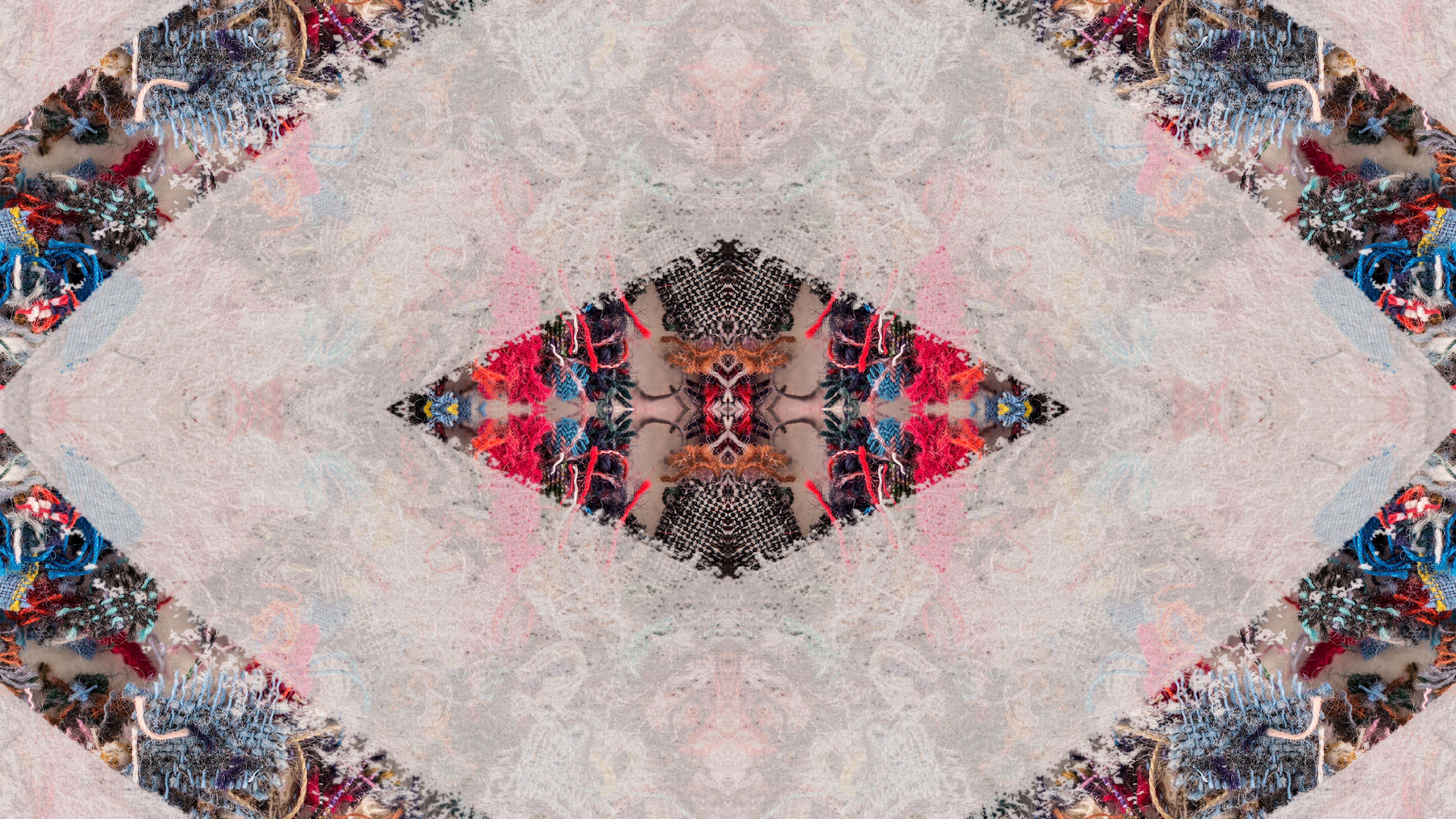 Mirrored Symmetry Abstract Pattern 7680x4320